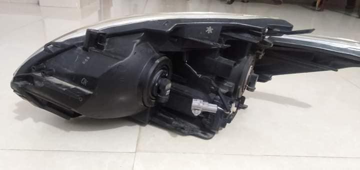 Toyota Prius 30 Headlight