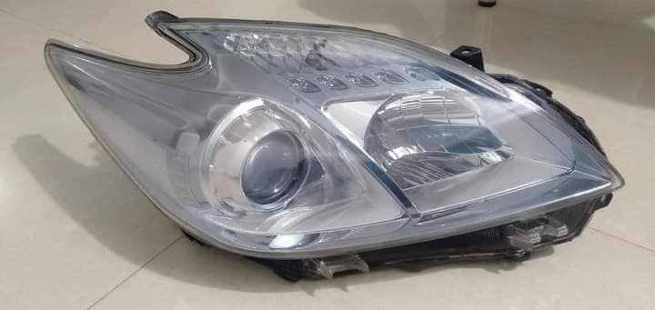 Toyota Prius 30 Headlight