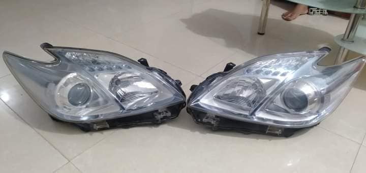 Toyota Prius 30 Headlight